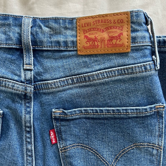 Levi’s 721 High Rise Skinny Jeans - Picture 4 of 9